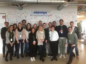 Prof. Dr. Uwe Eisenbeis und Prof. Dr. Jürgen Seitz gemeinsam mit Studenten der HdM zu Besuch bei Facebook in Hamburg.