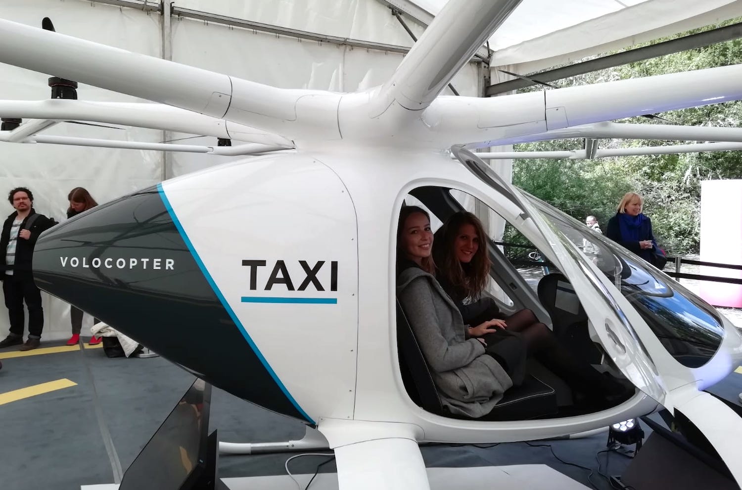 Studierende der HdM im Flugtaxi von Volocopter